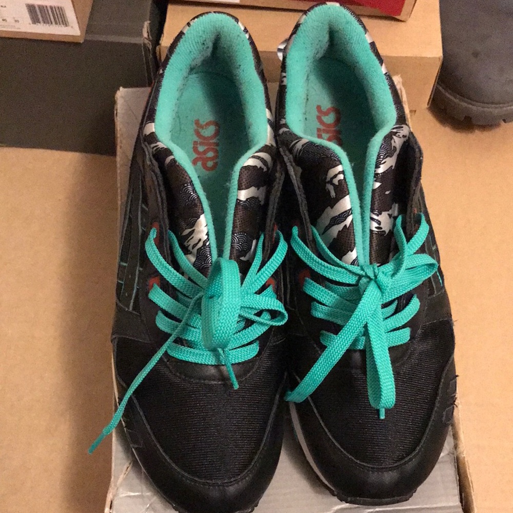 ASICS black/black